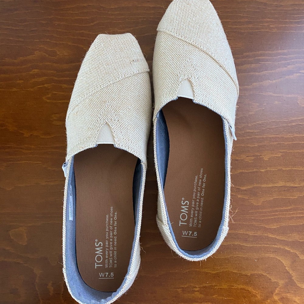 Brand new Toms